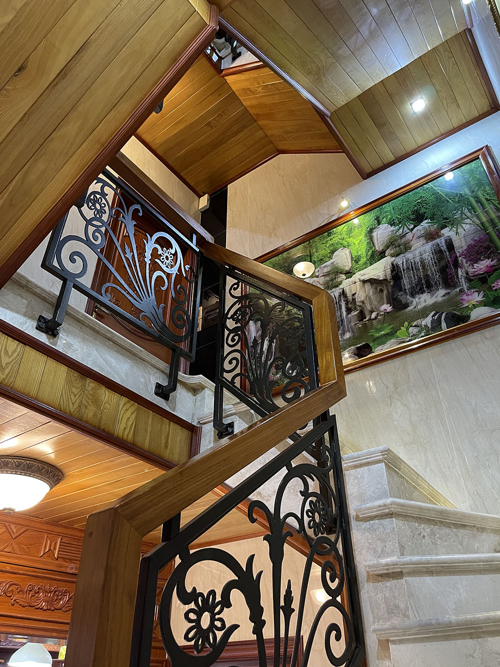 Bán nhà Huỳnh Tịnh Của, Quận 3 tuyệt phẩm B.thự Mini 4 lầu,c.trình nhà làm bằng đá Marble và Gỗ Quý - hẻm ôtô